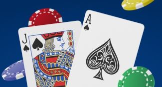 Image de cartes à jouer et de jetons de casino