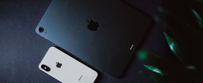 ipad and iphone on the dark table